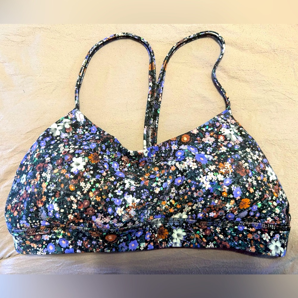 Lululemon sports bra size 6